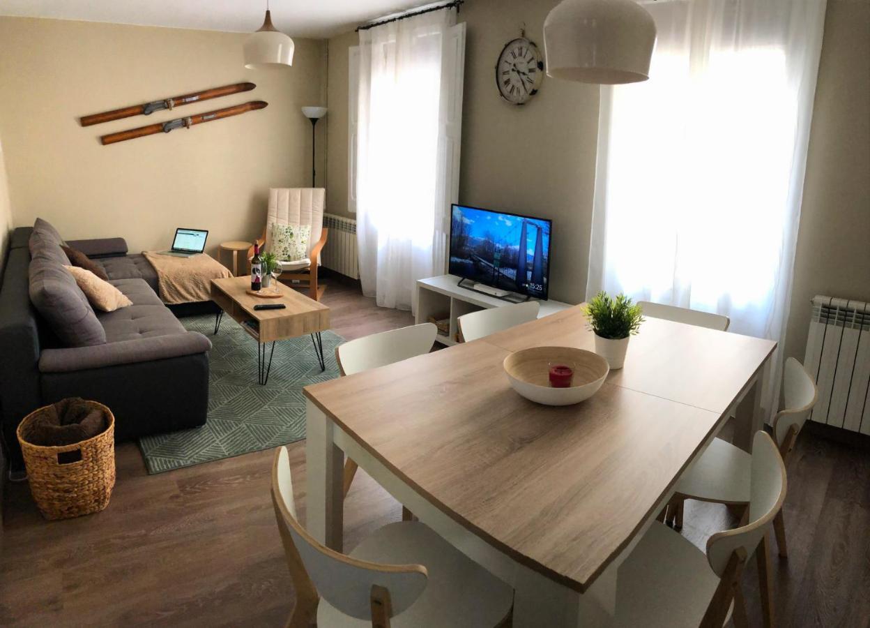 Apartamento Acogedor Y Familiar - Wifi+Chromecast Puigcerdà Exterior foto